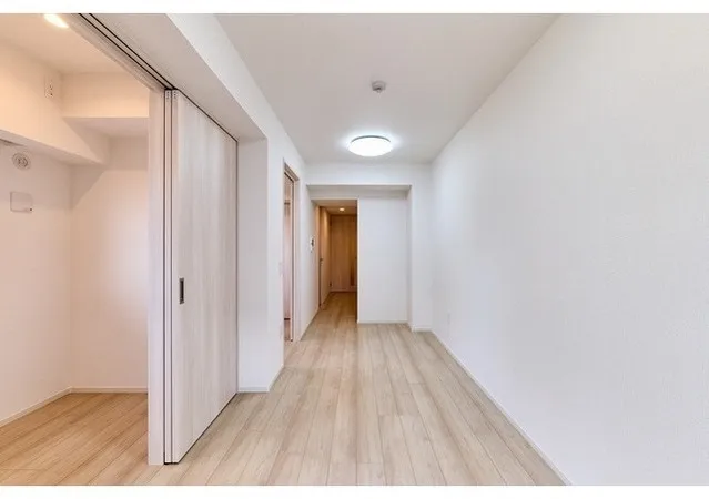 Due Oku - Interior - ["Flooring", "Floor", "Wood flooring"]