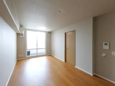 River City 21 East Towers II - Interior - ["Flooring", "Floor", "Ceiling"]