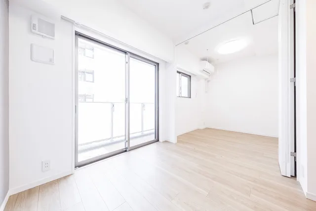 Maison Croizon - Interior - ["Building", "Window", "Fixture"]