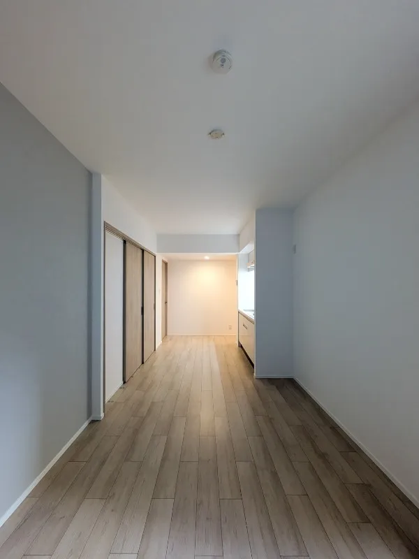 HJ Crown I - Interior - ["Flooring", "Floor", "Wood flooring"]