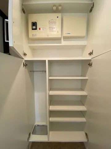 Prime Urban Nihonbashi Yokoyamacho - Interior - ["Shelf", "Furniture", "Shelving"]
