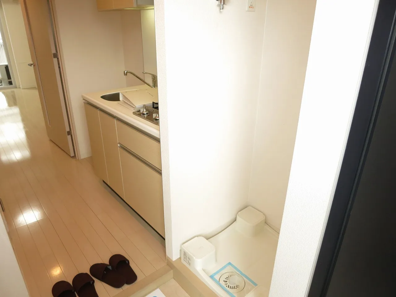 Arden Monzen Nakacho - Interior - ["Property", "Cabinetry", "Fixture"]