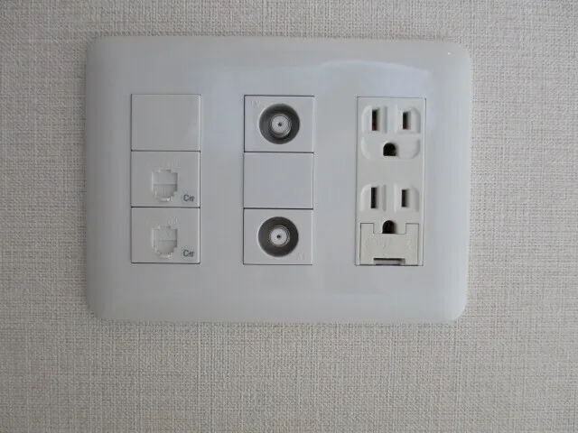HF Ueno Iriya Residence - Interior - ["Wall Socket", "Technology", "AC power plugs and sockets"]