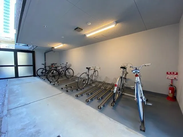 La Class Yotsuya - Other - ["Bicycle frame", "Ceiling", "Bicycle"]