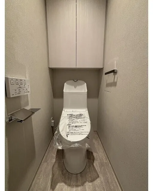 Season Flats Omorinishi - Interior - ["Toilet seat", "Toilet", "Plumbing fixture"]