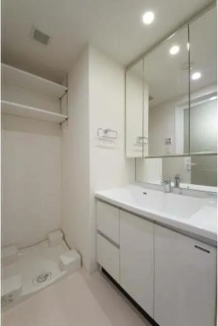 Casa Albore - Interior - ["Tap", "Bathroom cabinet", "Building"]
