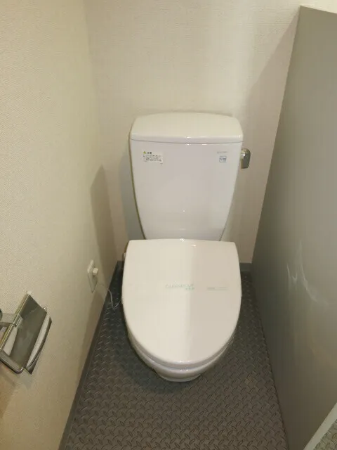 FLEG Akasaka - Interior - ["Toilet seat", "Toilet", "Bathroom"]