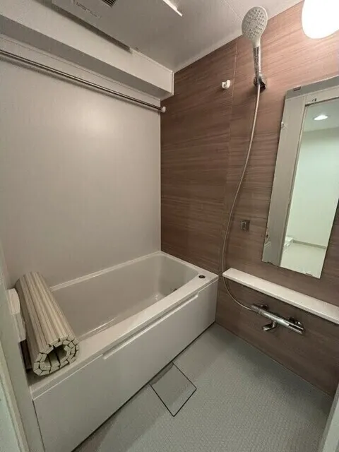 Crescent Oshima - Interior - ["Flooring", "Floor", "Plumbing fixture"]