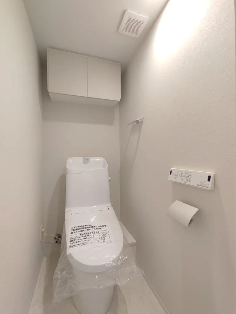 Cross Residence Takadanobaba - Interior - ["Building", "Product", "Toilet seat"]