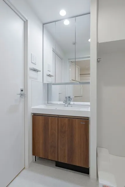 Asyl Court Tokyo Toritsu Daigaku - Interior - ["Bathroom Sink", "Interior design", "Flooring"]
