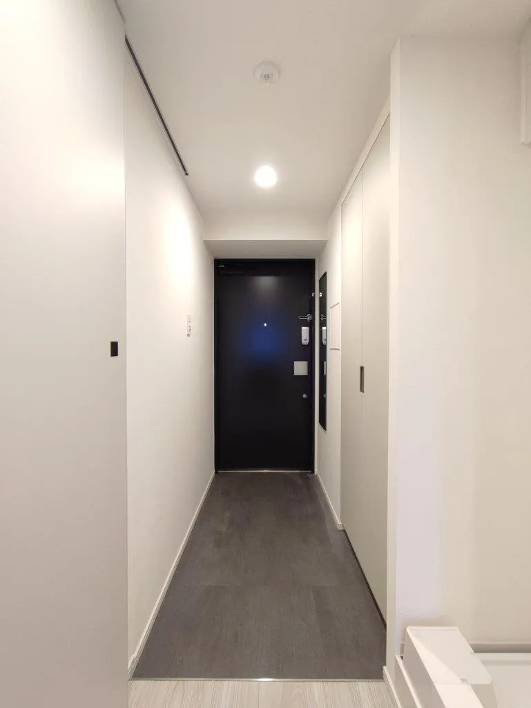 Cross Residence Takadanobaba - Interior - ["Fixture", "Door", "Hall"]