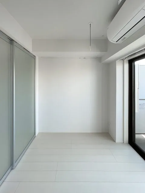 Comforia Live Negishi Nichome - Interior - ["Flooring", "Floor", "White"]