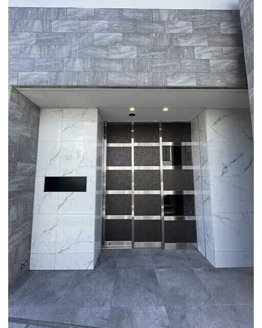 Freshia Akatsuka Shinmachi - Exterior - ["Door", "Rectangle", "Fixture"]