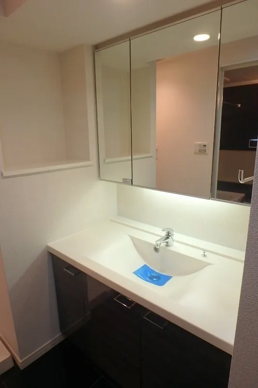 Cross Residence Kamata - Interior - ["Interior design", "Flooring", "Floor"]