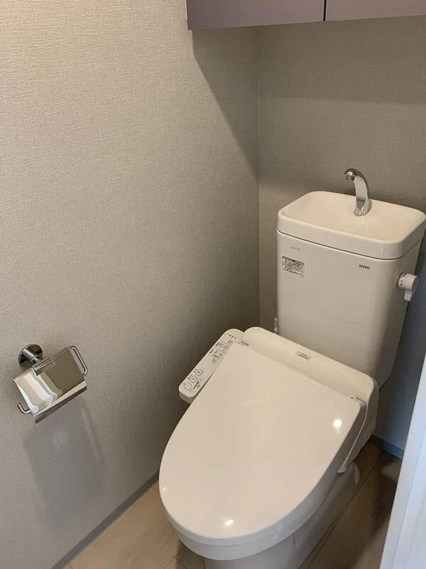Primal Minamisuna - Interior - ["Toilet seat", "Toilet", "Plumbing fixture"]