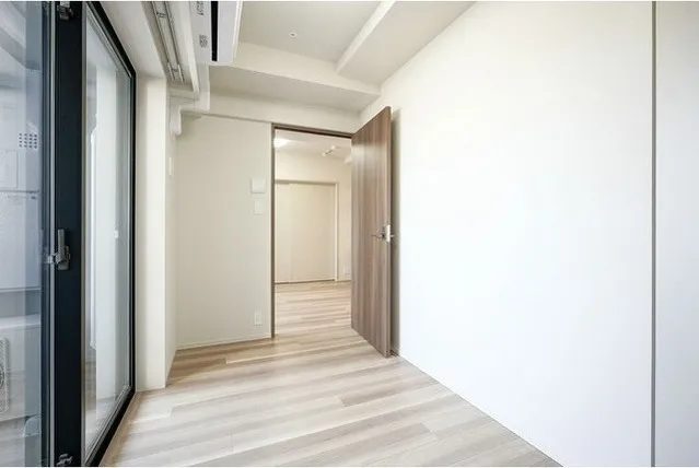 Due Fuchu I - Interior - ["Flooring", "Floor", "Apartment"]