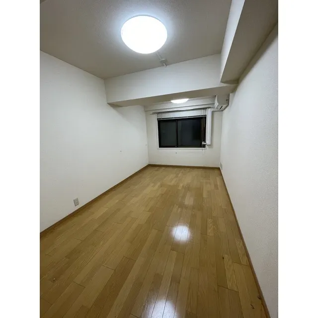 Tokyu Dwell Arus Sugamo - Interior - ["Window", "Building", "Fixture"]