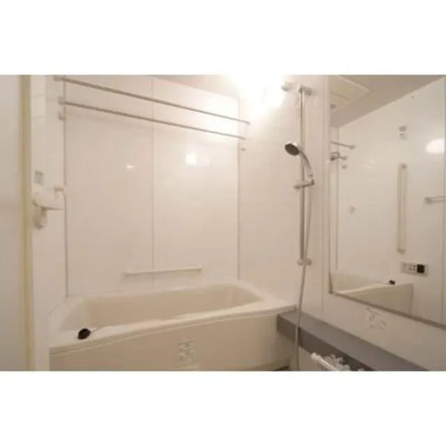 Park Tower Shibaura Bayward Urban Wing - Interior - ["Bathtub", "Window", "Bathroom"]