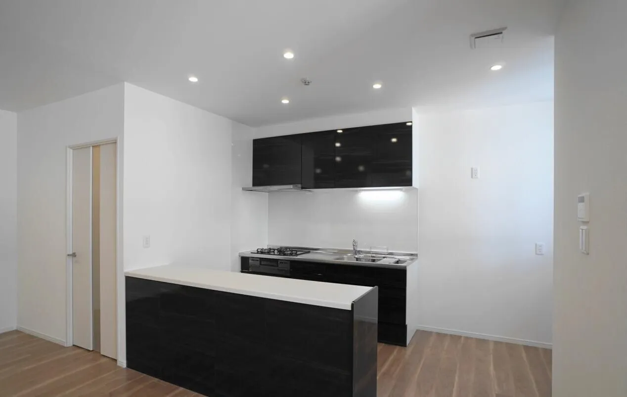 Qu4ttro Arca Kudan (Quatro Arca 9th Dan) - Interior - ["Kitchen", "Flooring", "Countertop"]