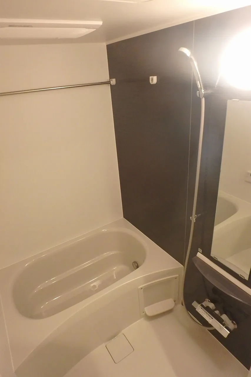Open Bloom Higashimukojima - Interior - ["Bathtub", "Plumbing fixture", "Bathroom"]