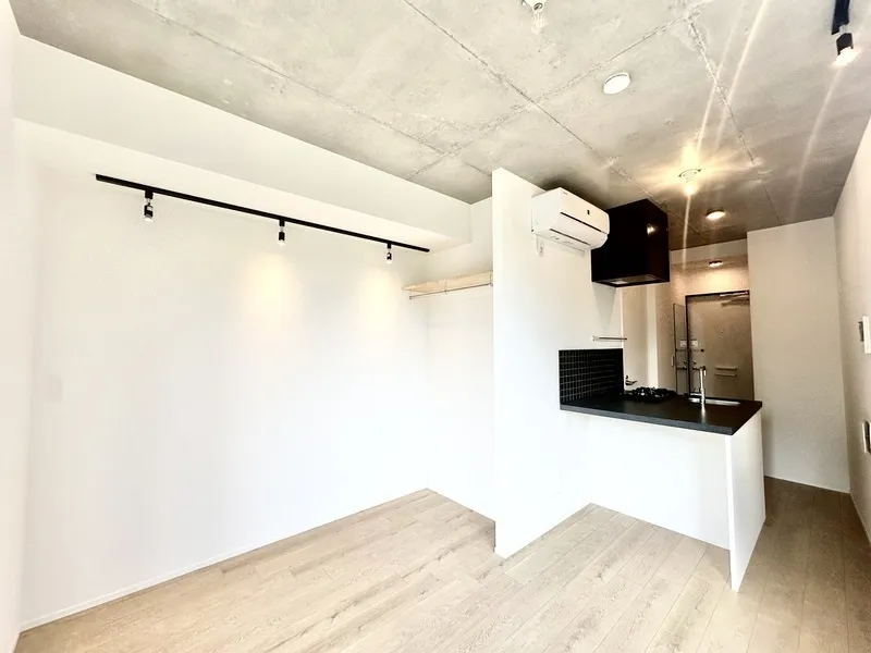 Trias111 - Interior - ["Ceiling", "Flooring", "Floor"]
