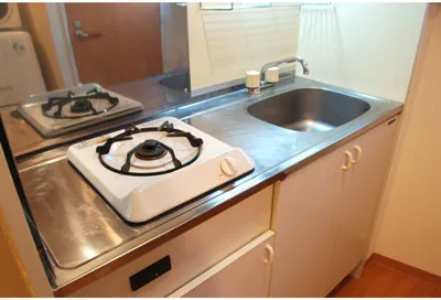 Welt Gotanda West - Interior - ["Kitchen Sink", "Kitchen", "Kitchen stove"]