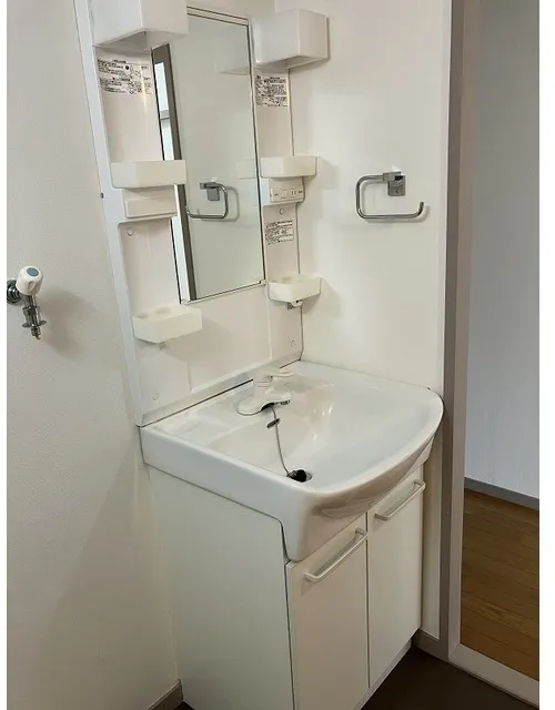 Maison Murase - Interior - ["Bathroom Sink", "Plumbing fixture", "Sink"]