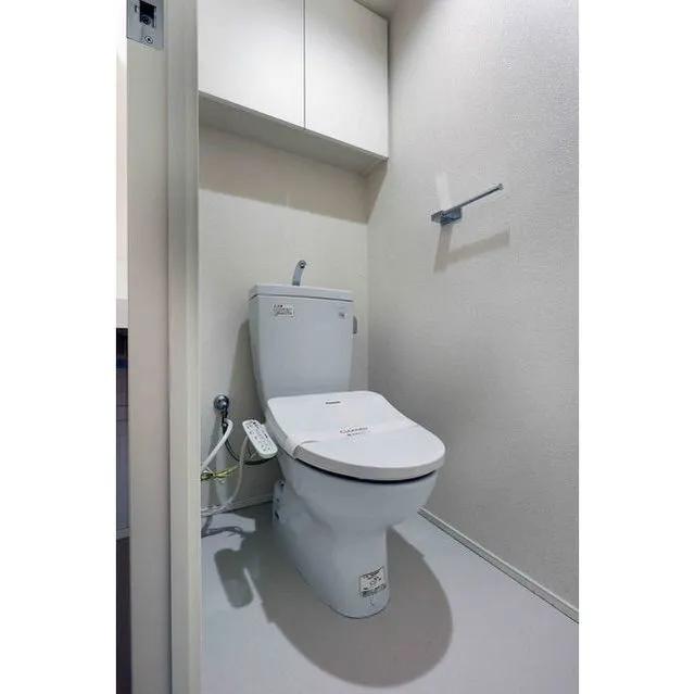 FULL HOUSE MONZENNAKACHO - Interior - ["Toilet", "Toilet seat", "Bathroom"]