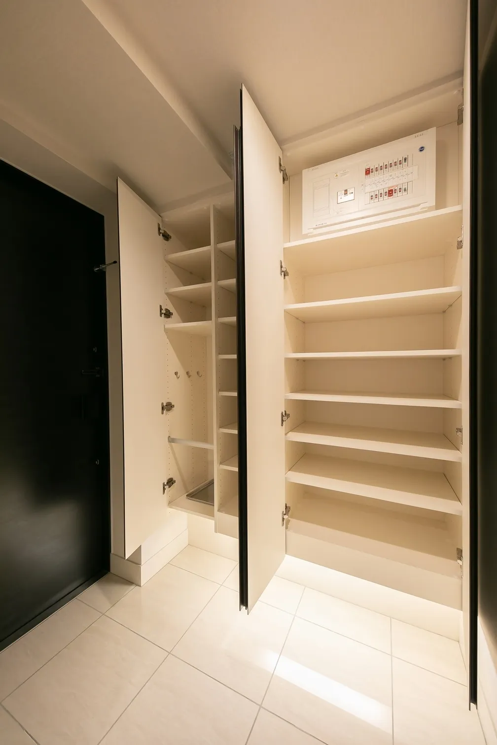 Doue Waseda - Interior - ["Fixture", "Door", "Wood"]