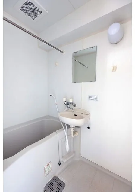 Rosewood Heights Monzen Nakamachi - Interior - ["Plumbing fixture", "Bathroom", "Flooring"]