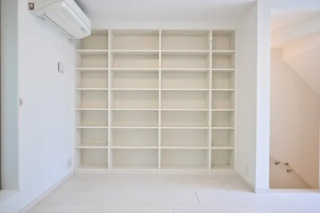 Prague Terrace, In Front Of The University Of Tokyo - Interior - ["Shelf", "Shelving", "Wood"]