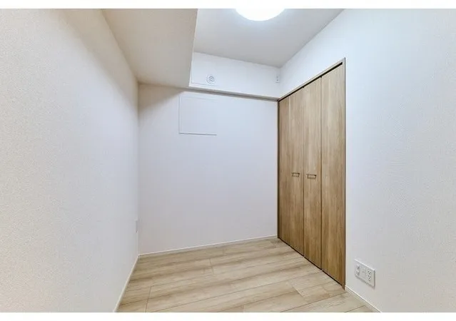 Due Oku - Interior - ["Flooring", "Floor", "Wood"]
