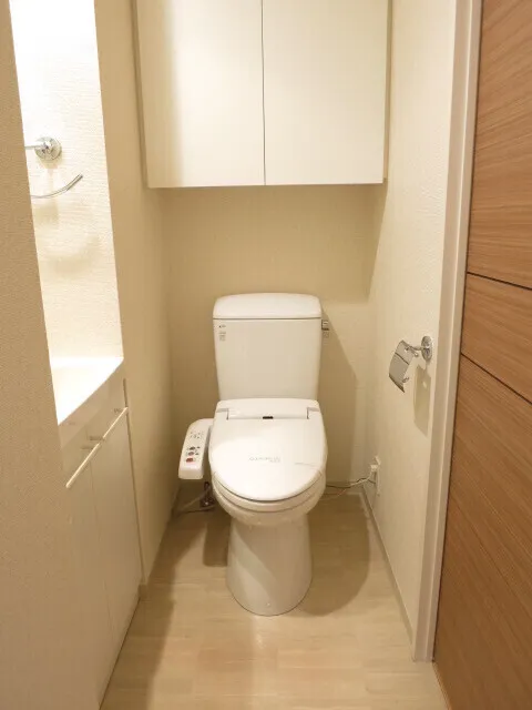 CASSIA Oshiage - Interior - ["Toilet seat", "Toilet", "Plumbing fixture"]