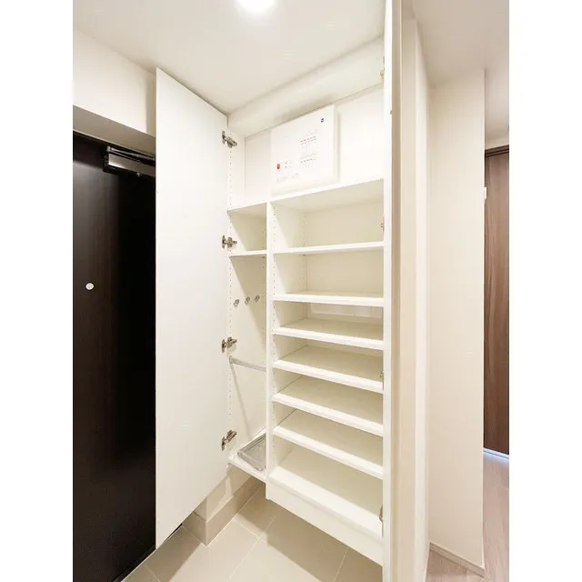 Orchid Residence Shibuya Tomigaya - Interior - ["Bookcase", "Shelf", "Fixture"]