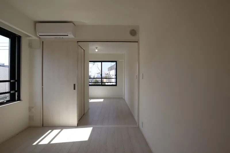 Atrio Flats Nakano - Interior - ["Building", "Window", "Fixture"]