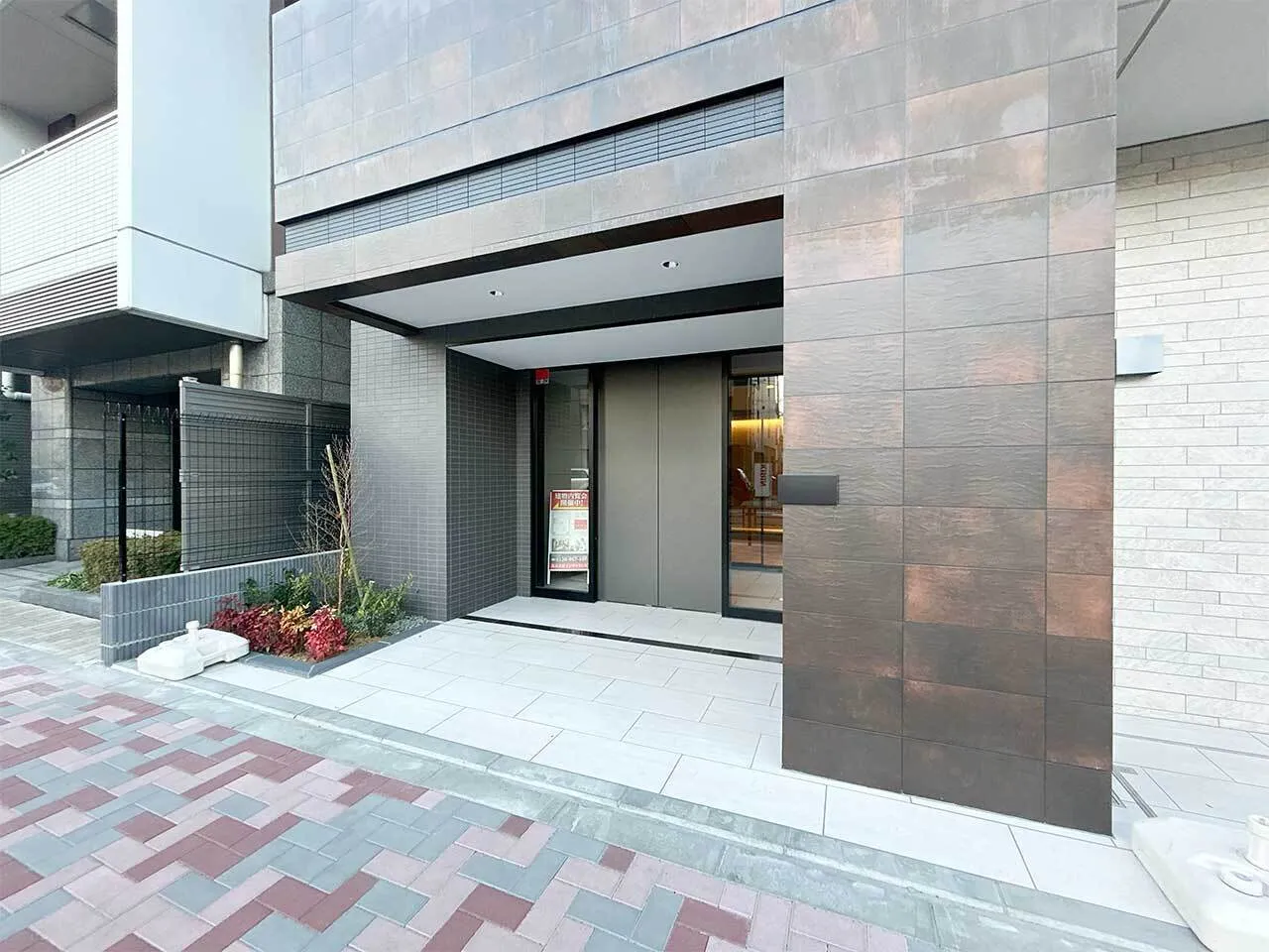 Mynavi STAY Neo Vista Asakusa Tawaramachi - Exterior - ["Concrete", "Home Door", "Tile Flooring"]