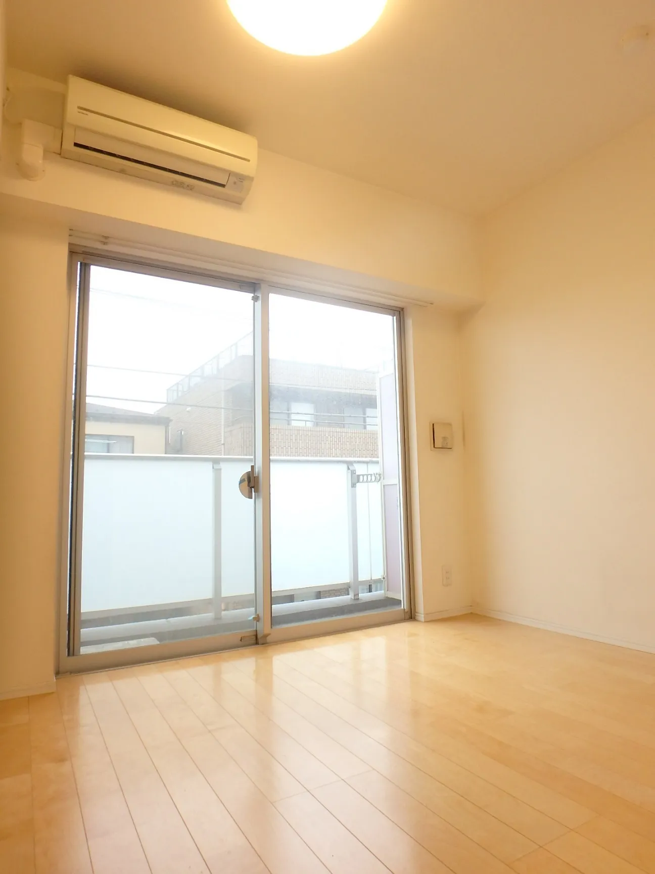 Esty Maison Musashikoyama - Interior - ["Building", "Window", "Fixture"]