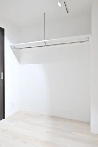 Ruygo Oshiage - Interior - ["Flooring", "Ceiling", "Floor"]