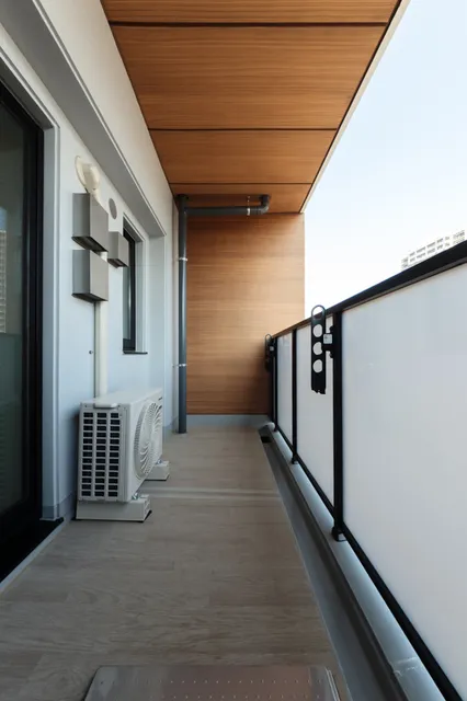 El Sereno Yokohama - Interior - ["Wood", "Composite material", "Balcony"]