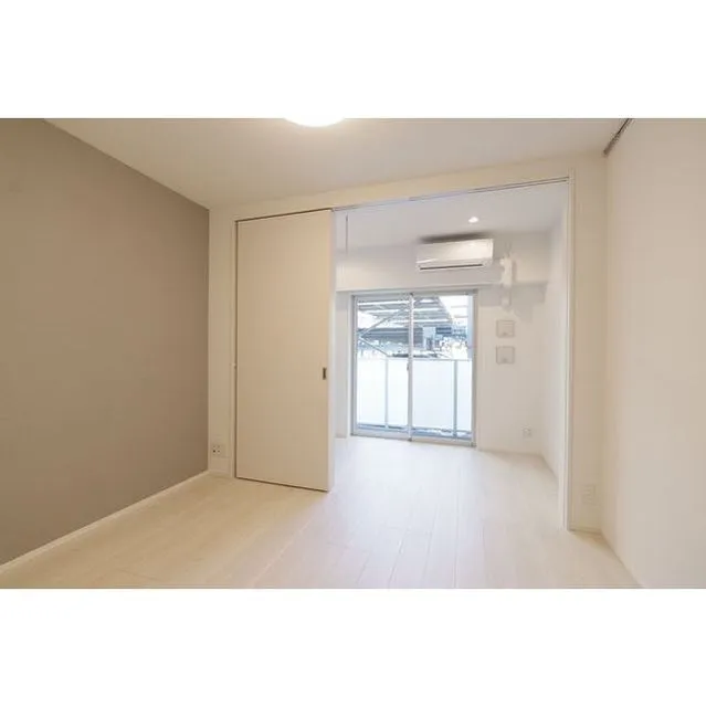 SUNIVAS Iidabashi - Interior - ["Building", "Window", "Fixture"]