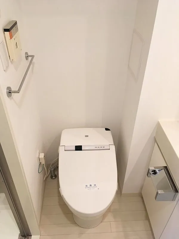 Minamiazabu West - Interior - ["Building", "House", "Fixture"]