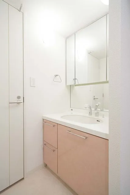 Kokuyole Nihombashi - Interior - ["Mirror", "Tap", "Sink"]