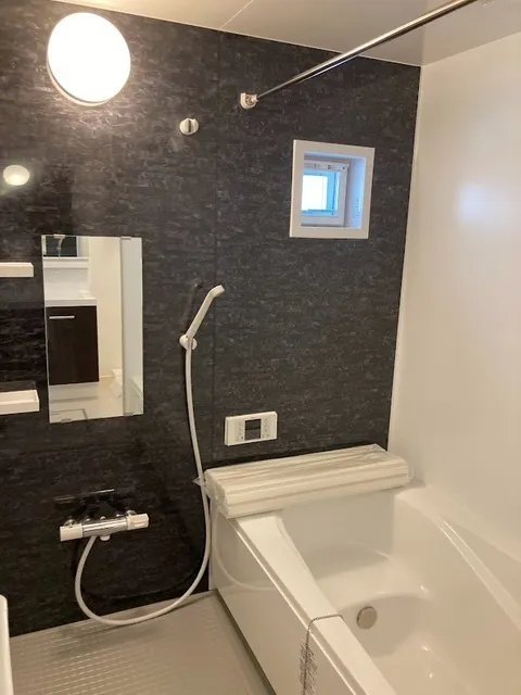 Duo Minamidai B - Interior - ["Plumbing fixture", "Flooring", "Bathroom"]