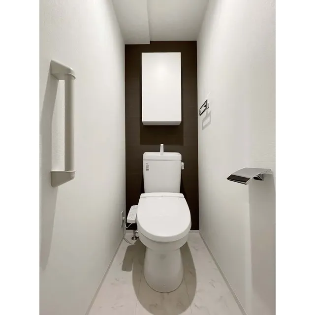 Zinnia Asakusa - Interior - ["Toilet", "Fixture", "Toilet seat"]