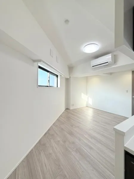 Elemi Motohasunuma - Interior - ["Ceiling", "Flooring", "Floor"]