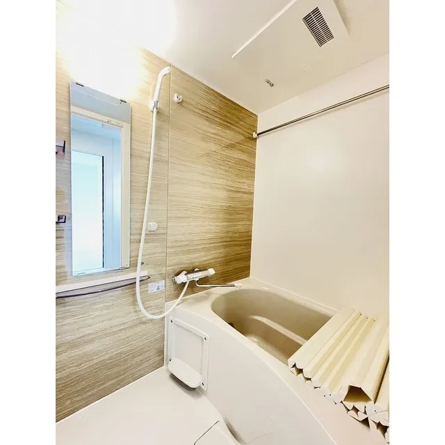 Le Chamveil - Interior - ["Tap", "Plumbing fixture", "Bathtub"]