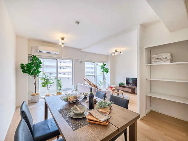 Comforia Takenotsuka East - Interior - ["Apartment", "Wood flooring", "Houseplant"]