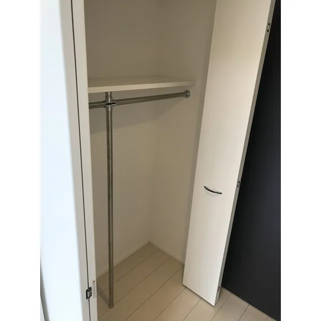 ASUR Kitaeno - Interior - ["Handle", "Fixture", "Floor"]