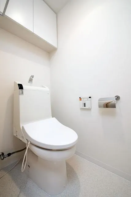 Gardenier Kinuta Residence - Interior - ["Toilet seat", "Toilet", "Plumbing fixture"]