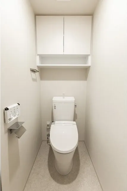 La Sante Ueno - Interior - ["Toilet seat", "Toilet", "Bathroom"]